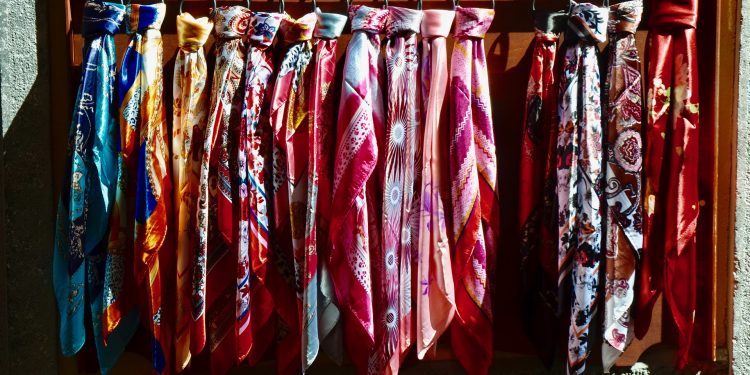 how to wear a silk scarf